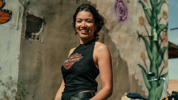 woman wearing tank top